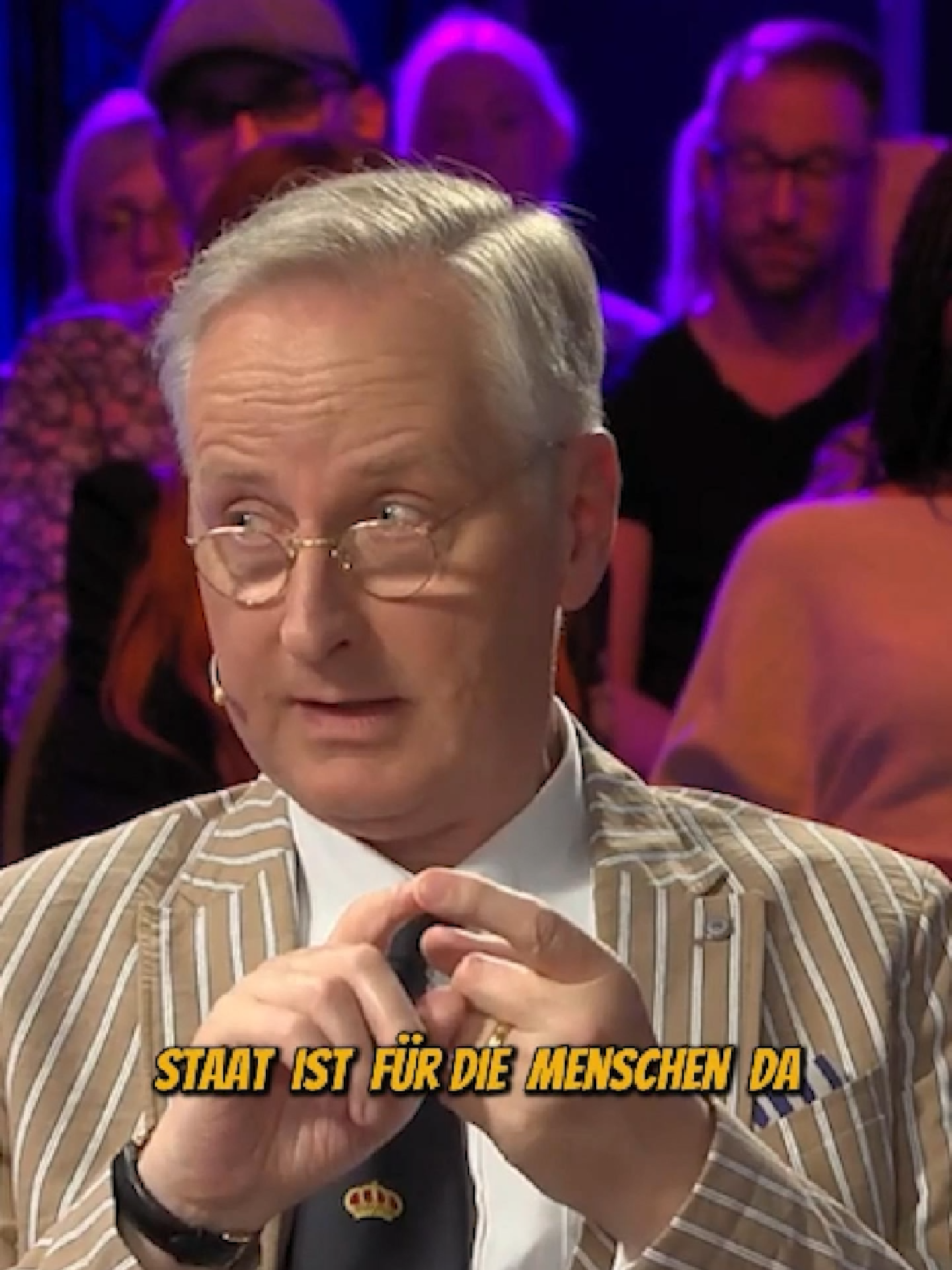 Was die Väter des Grundgesetzes ursprünglich schrieben – erklärt von Carlos A. Gebauer    Carlos A. Gebauer ist ein deutscher Jurist und Autor, der als Darsteller der RTL-Gerichtsshow 