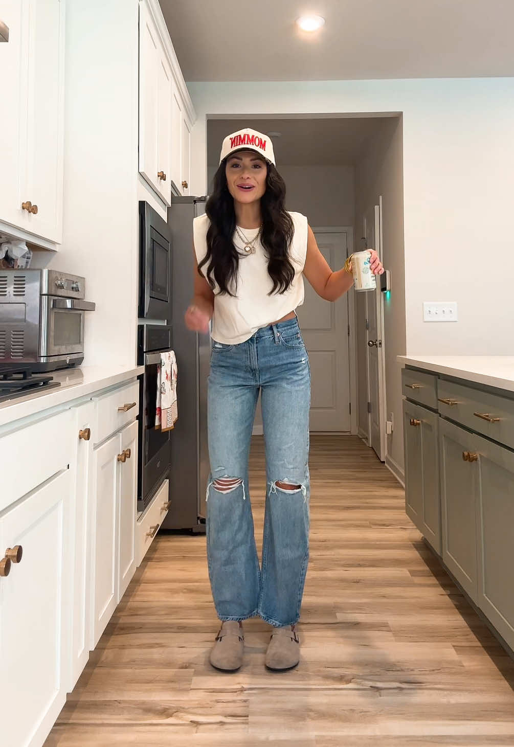 THESE!!!! Eeeep SO GOOD! @Gap has done it again!😍💛  #barreljeans #barreljeansoutfit #jeans #barrelstyle #barreljeansinspo #gap #outfitinspo 