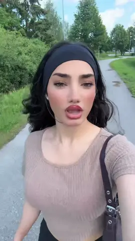 مش متلك انت مضيعني بحركاتك و ملبكني 😒#fyppppppppppppppppppppppp #explore #iraqi🤫🇮🇶 #tiktoklongs #viral_video #fypシ゚ #🇮🇶 