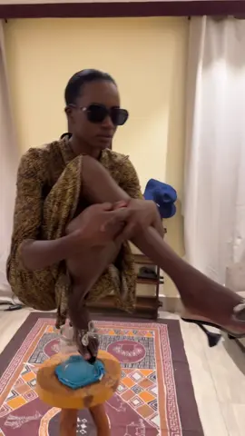 First Kenyan to do this challenge? This was so difficult eh 😅😅😅😅😅content creation is something else, standing on glass on top of a 3 legged stool 😅😅😅 Give it up to  @Kristy Sarah for the inspiration ❤️❤️