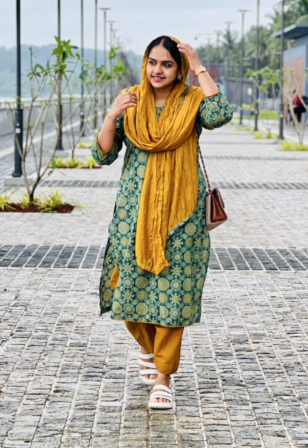 Halwa kannale 🥰❤️🥰#foryoupage #fyp #trending #viral #foryou #uae🇦🇪 #dxb_uae_dubai #gccmallu#malluz#trendingsong#viralsong#explore#malayalammoviesong @👑 𝙳𝚛. 𝙵𝚊𝚝𝚑𝚒𝚖𝚊 🩺💉💙 @🇰 🇮 🇳 🇬 @𝐑𝐢𝐬𝐡𝐚𝐝 𝐩𝐚𝐥𝐚𝐤𝐤𝐚𝐝 @★ 𝐈𝐳𝐦𝐞 ⭐ 𝐅𝐚𝐫𝐢𝐬 ★ @🦟കൊതുക് 🦟 