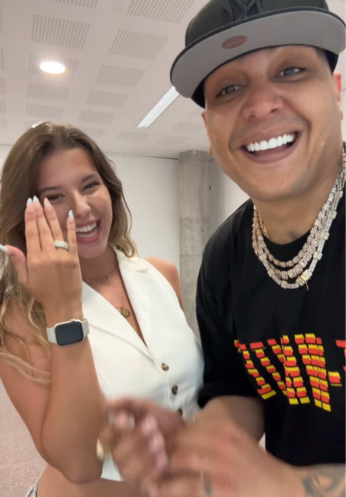 Y ese anillo? 💍😮 @Darell 