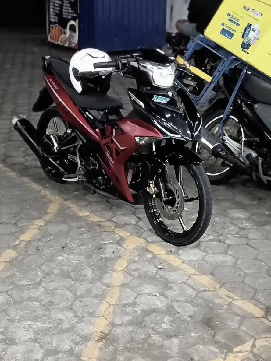 moh skena moh starboy pokok metu gowo katok cendek, jaket racing numpak mx king. #mxking150 #mxkingsolostyle #yamaha #lewatberanda #modifikasi #fyp #mxking 