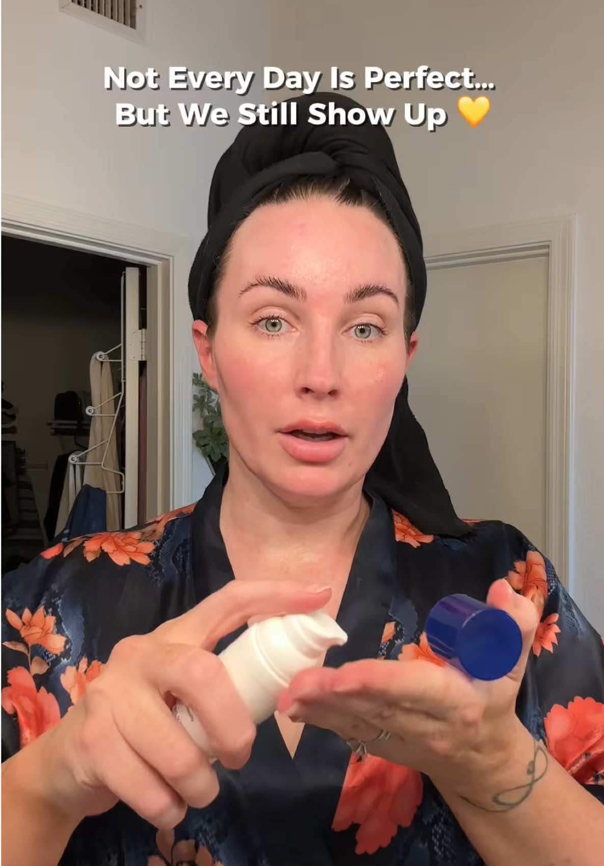 Filmed this during yesterday’s nap time. Just a reminder that consistency doesn’t mean perfection. 💛  #postpartum #postpartumjourney #skincare #momselfcare #consistencyoverperfection #realmomlife #motherhood