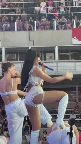 Aitana interpretando “Sentimiento Natural” en el Estadi Olimpic de Montjuic 🦋 #barcelona #cuartoazul #estadio #fyp #alpha #aitana #aitanax #aitanaocaña #xyzbca #viral #parati #concierto 