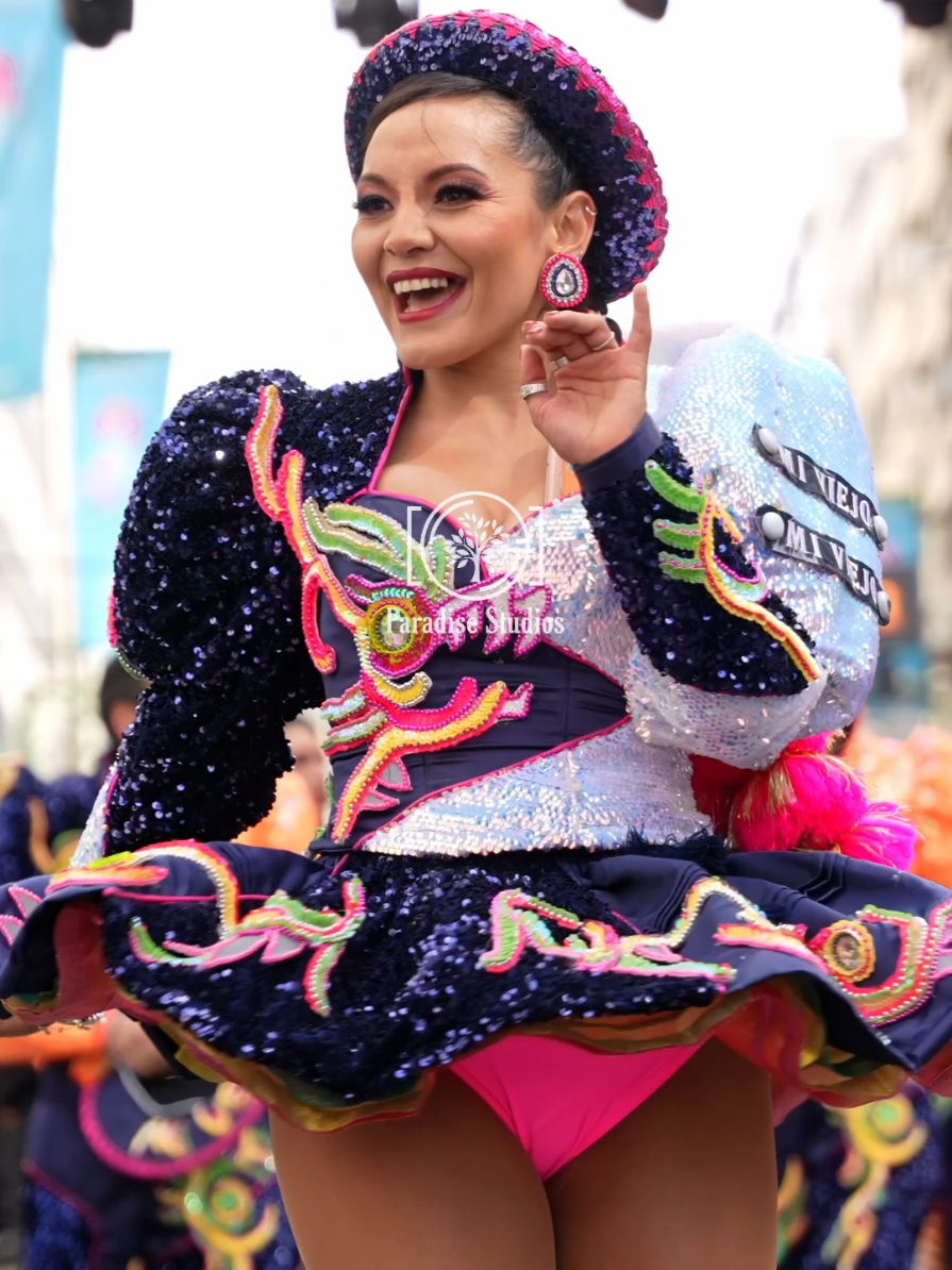 Gran Poder 2025 @vera lucia Moscoso  🎬 Video: Alvaro P.  Caporales Mi Viejo San Simón #Caporales #LaPaz #Bolivia #GranPoder #MiViejoSanSimón #DanzaBoliviana 