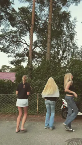 @MILLA @Wilda 😘😘#åhusbeach #åhus 