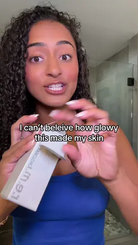 Ariana grande knew what she was doing with this #rembeauty #liquidhighlighter #highlight #makeup #glow #fyp #tiktokmademebuyit 