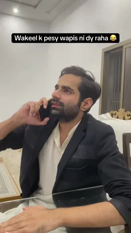 Wakeel k pesy lazmi wapis kr dena you know whom to tag 😂😂#fyp #relatable #comedyvideo #wakeel #advocate #court #funnytiktok #viral 