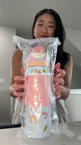 Unbox my new @Owala with me!! I’m OBSESSED with the little stickers on it 🥹🩷🍸🫒 #owala #owalawaterbottle #owalafreesip #owalatumbler #waterbottle 