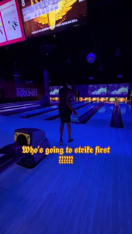 Who’s striking first @BobbeliciousAf 💋 #bowlingtiktok #round1arcade #smidjettv 