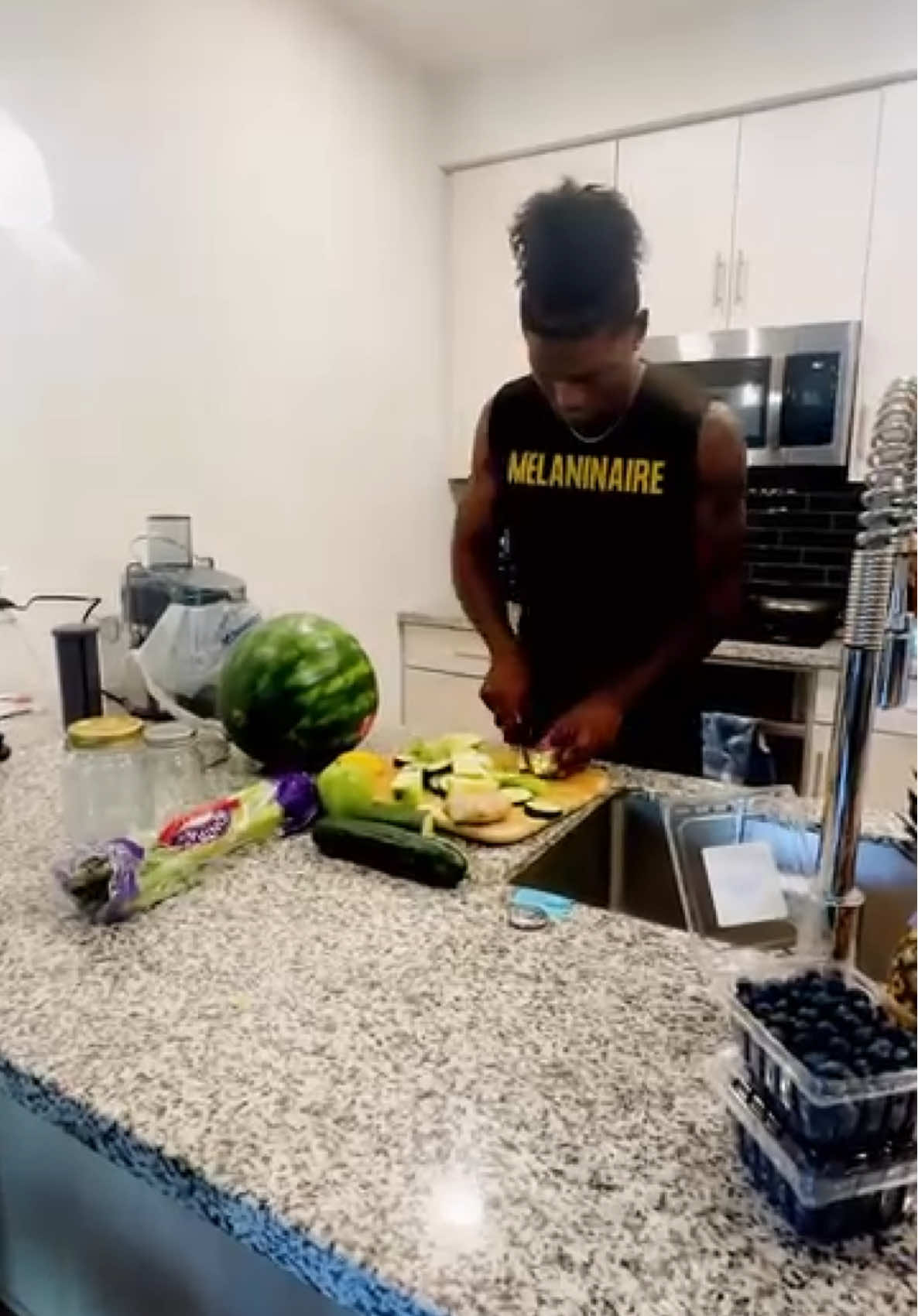 Been juicing for years now, and these blends still hit every time😮‍💨 1st juice: lemon, ginger, cucumber, apple, celery & spinach 2nd juice: pineapple, blueberry, lemon & watermelon #juicing #freshjuice #healthy #cleanse #detox #fyp #foryoupage #greenjuice #fruits 