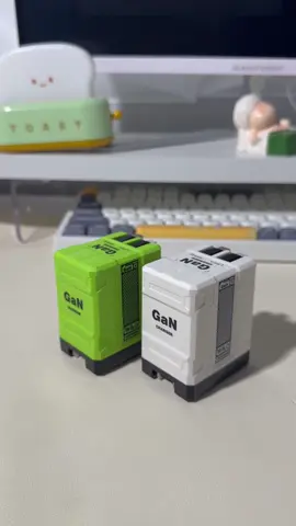 Tira, enchufa, carga y oculta el cargador que no sabías que necesitabas.#gan #gancharger #fyp #fypage #TikTokMadeMeBuylt #tiktokfinds #wallcharger #TikTok #travel #usa_tiktok #tiktokmademebuyit #TikTokShop HolidayHaul #foryou #viral #fyp #TikTokShopspringglowup #spotlightfindds #TTfest #TikTokShopRestock #lovemyhome#dealsforyoudays#DealsforYouDays  #SummerSale  #spotlightfinds #dealsforyoudays