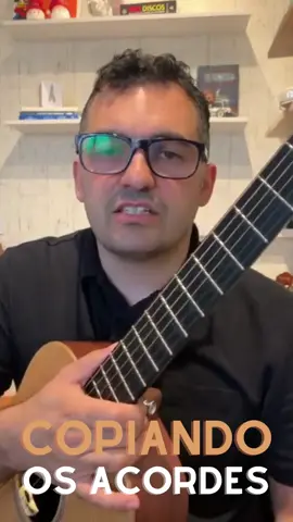 ✅ Copiando os Acordes 📌 Você pode copiar os acordes visualizando o braço do instrumento e sua estrutura. 📌 Um acorde que usa quatro cordas e cada nota é seguida em cada corda, você pode simplesmente pular com o mesmo desenho para a corda debaixo, lembrando que a segunda corda você sobe meio tom. 📌 E se você subir o desenho para a corda de cima você deve voltar uma casa na quarta corda 👉 Me fale se você já tinha pensando nisso antes, comente aqui qual acorde você conseguiu fazer. 🔵 PRATIQUE E APRIMORE O QUE JÁ SABE 🔵 COMENTE 🔵 SALVE ESSE POST