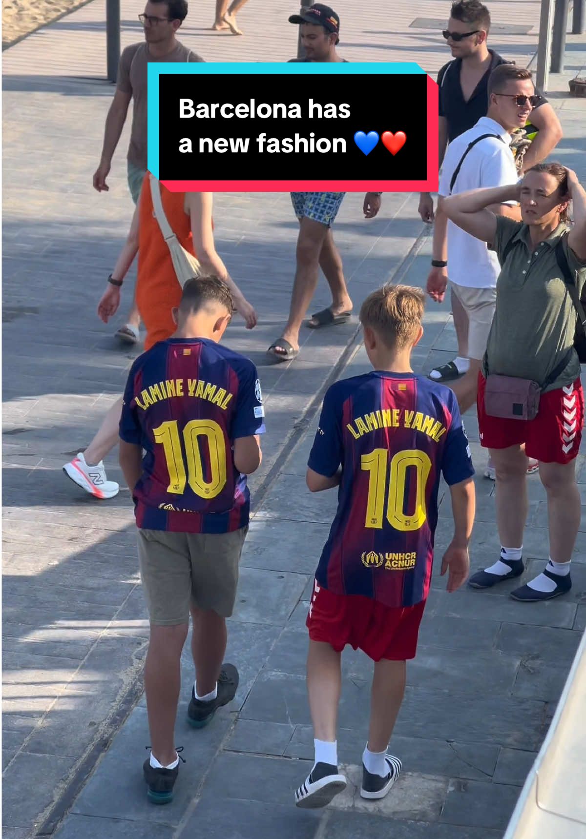 Barcelona has a new fashion — everyone is wearing Lamin Yamal jerseys. Spotted today at Barceloneta beach in one hour😱💙❤️  #barca #viscabarca #fcbarcelona #fcb #lamineyamal 