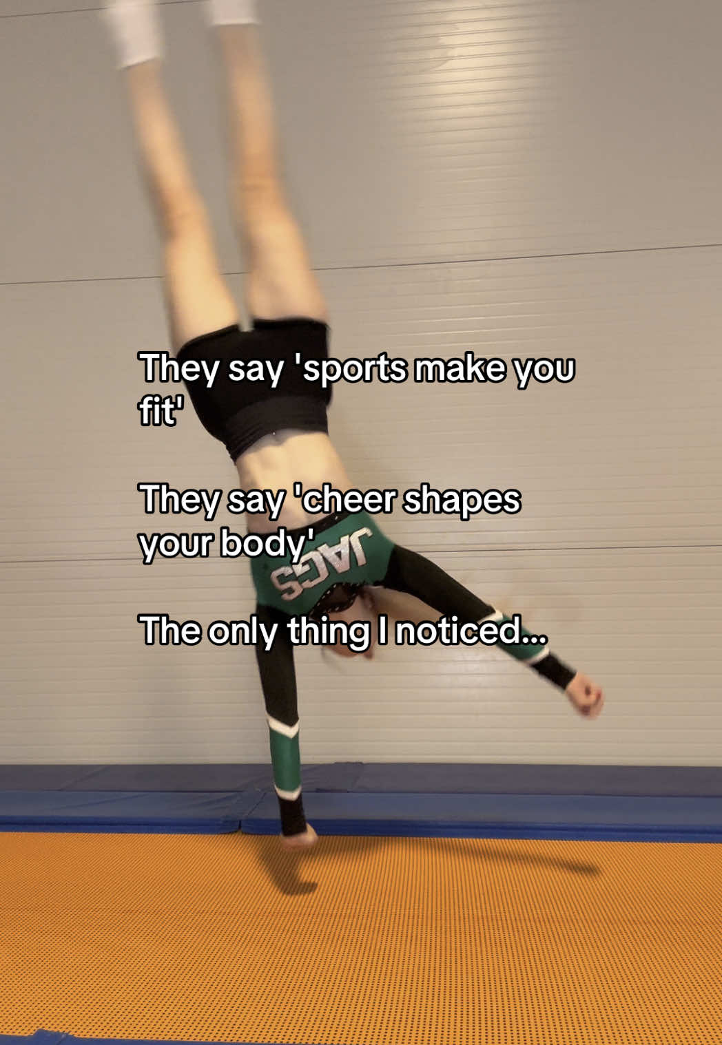 Should I stop cheerleading? Guuuuys help me 🥺👇🏻 #cheerleader #usa #gym #reels #flexibility #relatable 