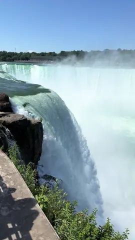 My first time visiting the falls. Breathtaking #niagarafalls 