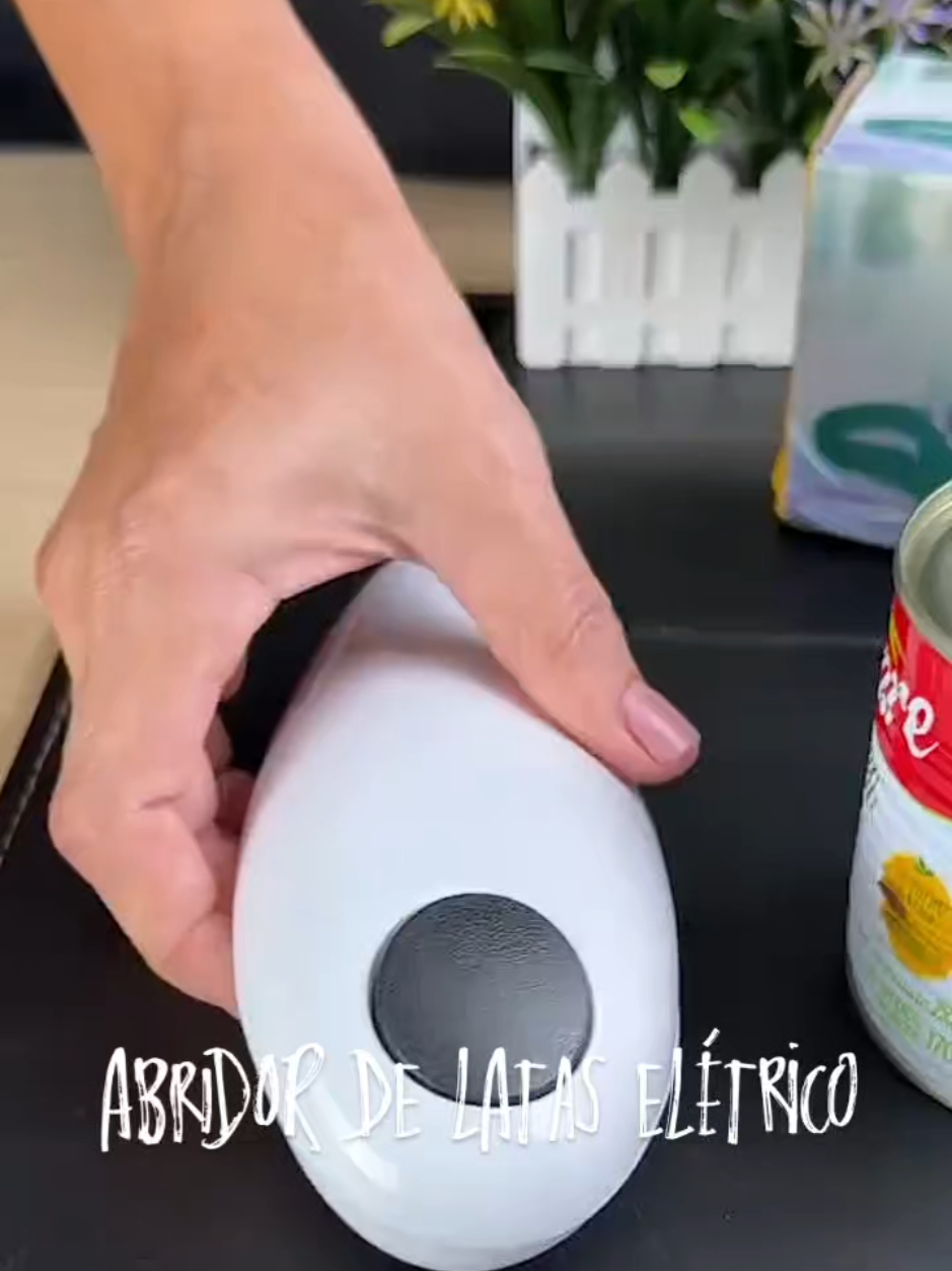 Não perca mais tempo com abridores manuais. Adquira agora ○ Abridor de Latas Elétrico e simplifique suas tarefas na cozinha.  #flypシ #abridordelataseletrico #abridoreletrico #abridordelatas #acheinashopee🧡 