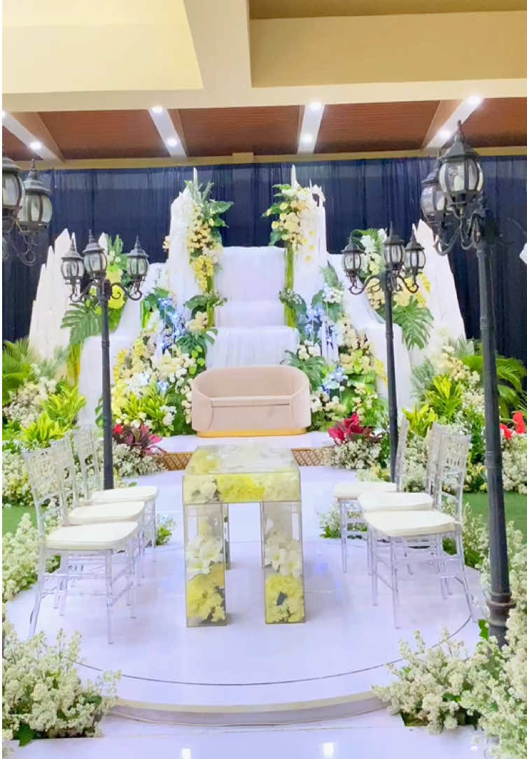 Hallo kak Kalau mau wedding di venue wilayah jepara kudus bisa langsung hubungi admin @Pendopo_Jepara.Id  #jepara24jam #weddingdecoration #dekorasiwedding #dekorasijepara 