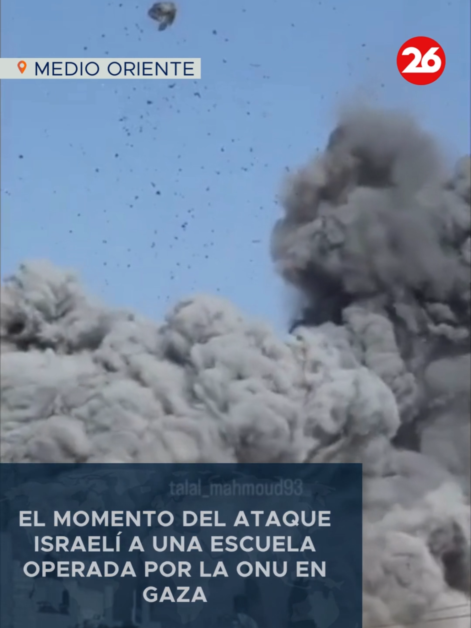 🔴 EL MOMENTO DEL ATAQUE ISRAELÍ A UNA ESCUELA OPERADA POR LA ONU  ➡️ Las imágenes del periodista palestino Talal Mahmoud muestran el momento en que los misiles israelíes impactaron una escuela afiliada a la UNRWA en el centro de Gaza por segunda vez el jueves 17 de julio. ➡️ El ataque se produjo después de un ataque israelí que tuvo como objetivo una tienda de campaña para personas desplazadas en el recinto de la escuela y en el que murieron al menos cuatro personas, según Wafa , una agencia de noticias operada por la Autoridad Palestina en Cisjordania, y periodistas en el lugar. 📲 Más videos en www.youtube.com/Canal26  Crédito del video: Talal Mahmoud vía Storyful  #Israel #Gaza #Canal26