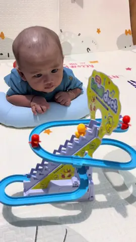 jadi semangat tummy time nih ada mainan baru😆🐣 #tummytime #mainanedukasi #bebek #fyp #trending 