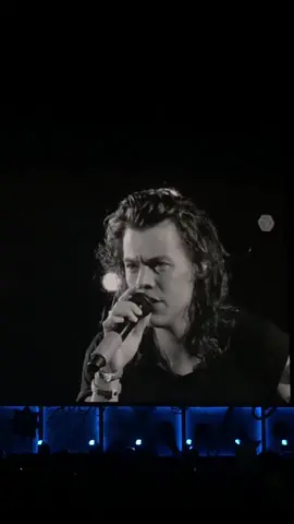 pretty sure this was boston (my show 😛) #onedirection #foryou #harrystyles #niallhoran 