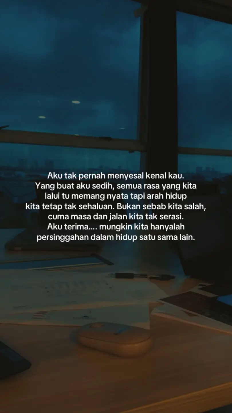 Persinggahan yang aku hargai walau tak jadi tempat akhir. Aku tak salahkan sesiapa. Kita cuma tak ditulis untuk bersama. 