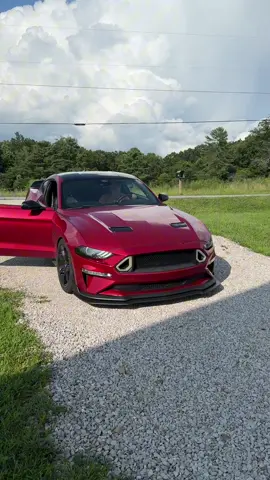 These new wireless CarPlay adapters made his Camaro way nicer #carplay #wirelesscarplay #applecarplay #cars #camaro 