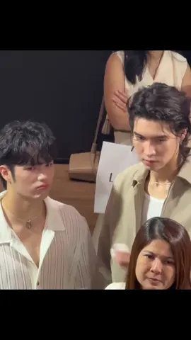 Is fuaiz pouting because it's too hot? Then, P' JJay immediately handed over toilet paper Although he was rejected🤣 they are all so cute😻  Cr.小红书 Deardidi #LALOMAEXHIBITION  #jjaypf  #FuaizThanawat  #4minutes2024  #dfftheseries 
