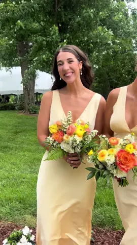 💛The prettiest girls wear yellow 💛 #wedding #weddingflowers #bridesmaids #yellow #bridesmaidsdresses #ruffledwilliw #hopkinsville #florist 