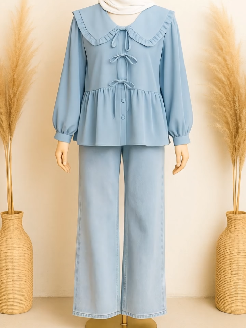 ✨Setelan Adella, Stylish & Hemat! One set cewek kekinian isi 3 langsung! 👚 Blouse ruffle cantik & adem 👖 Celana jeans wanita, nyaman dipakai 🧕 Jilbab Bella Square yang pas banget! 💸 Harga ramah di kantong, tampil tetap kece! 📦 Buruan order sebelum kehabisan! #AdellaOutfit #SetelanWanitaMurah #OOTDCewek #FashionKekinian #fyp 