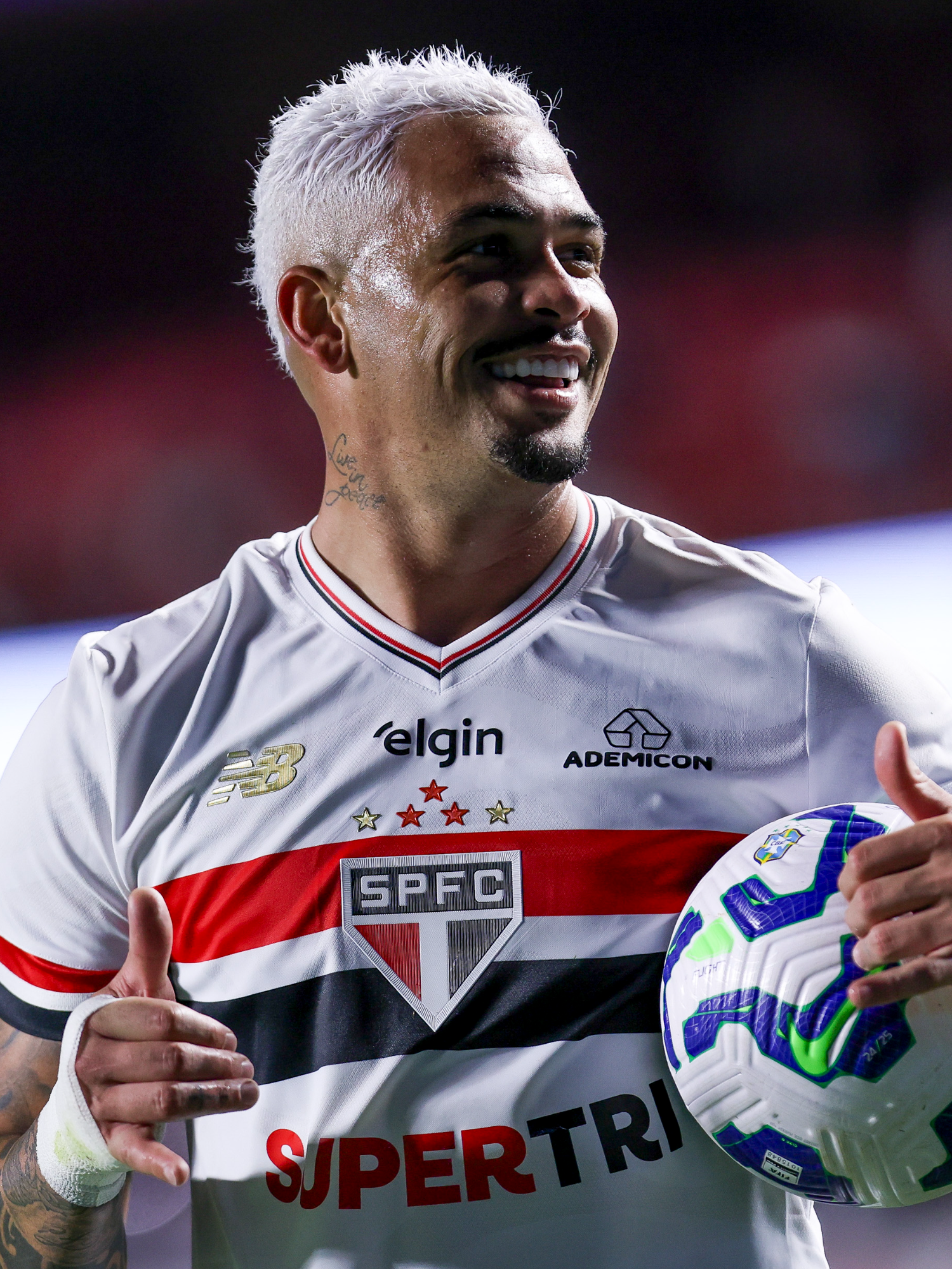 REACT Energia 97 FM no amasso do São Paulo 2 x 0 Corinthians #shorts #react #saopaulo #luciano