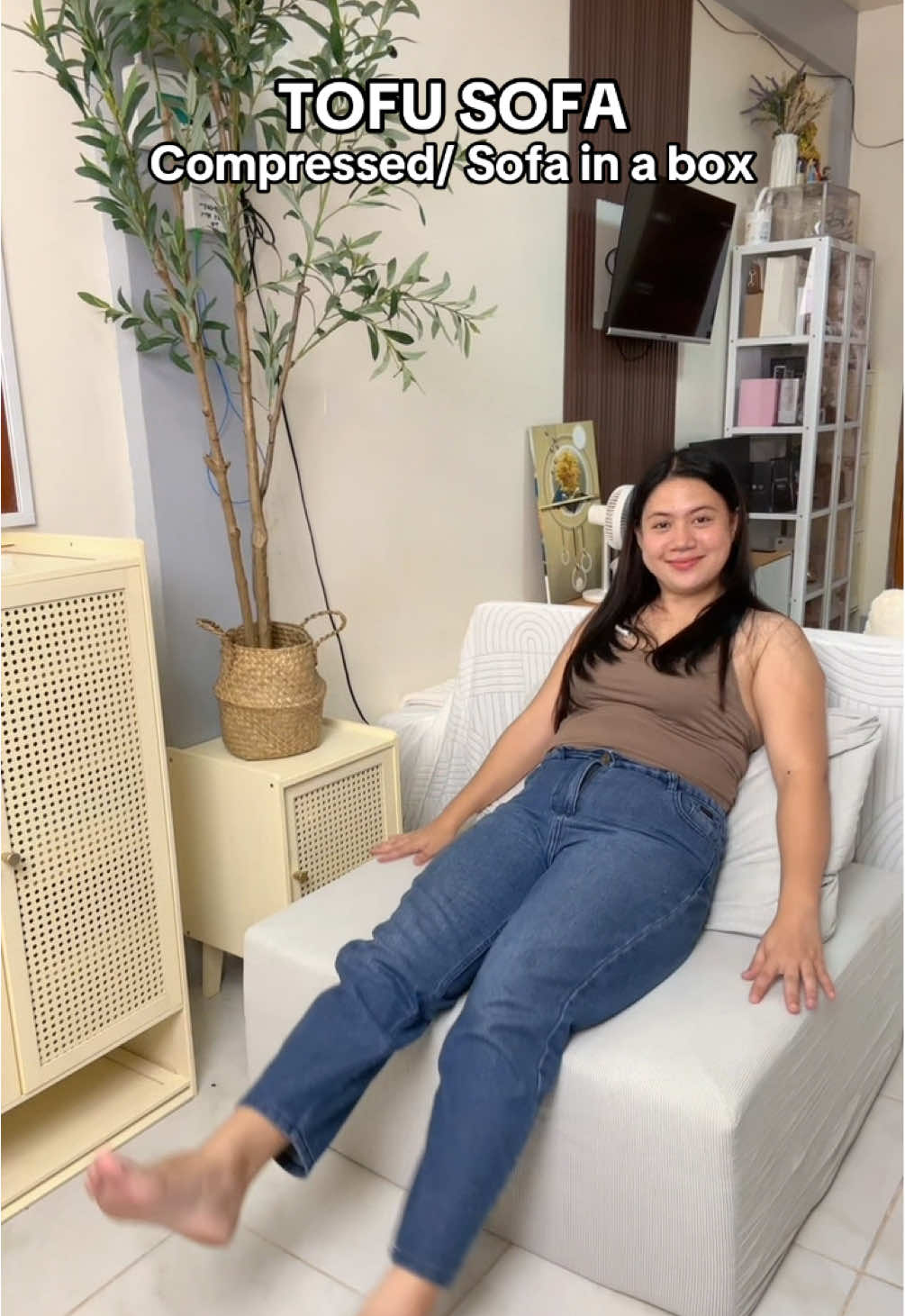 Ang galing! Meron na din palang sofa in a box!  #sofainabox #sofa #tofusofa #tiktokfinds #fyp 