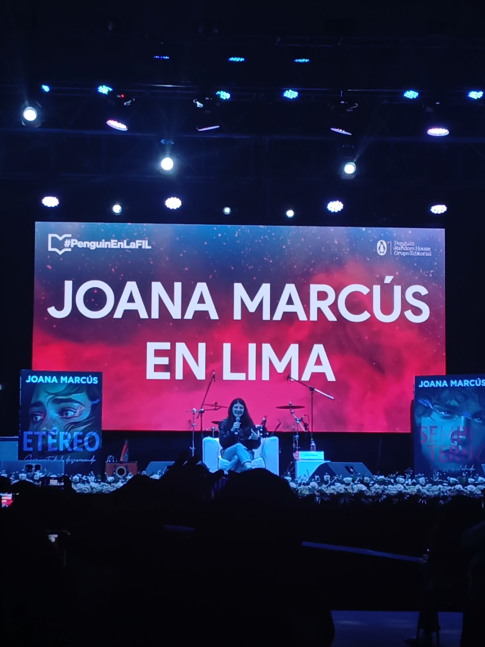 Joana Marcus en la FIL🫶🏻 #fil #feriadellibro #fillima #joanamarcus 