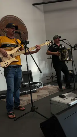 Alteños haciendo sound check #alteñosdelasierra #huapangos #zapateados #hohner #hohneranacleto #fyp #foryou #alteños2025 #bailes 