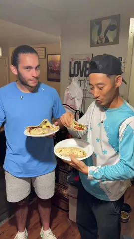 Comiendo baleadas con @Shin Fujiyama para cerrar un gran día gracias a Dios 🙏❤️🇭🇳