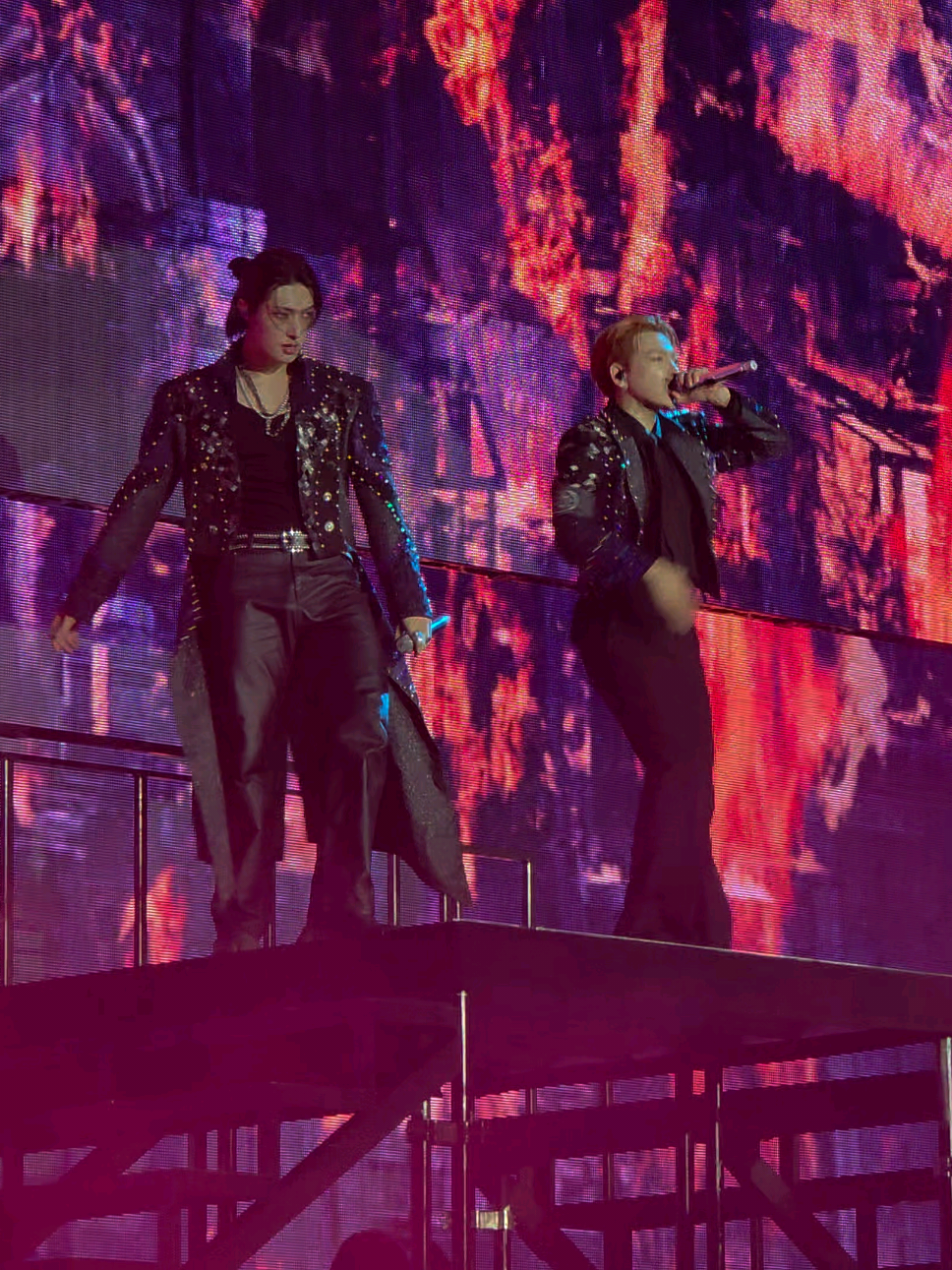 We Knoooow 🔥🔥 Could watch these boys all day. The talent, the intensity, the VIIISUAAAALLLS.  #ATEEZ ##ATEEZINYOURFANTASY #MINGI #YUNHO #WOOYOUNG 