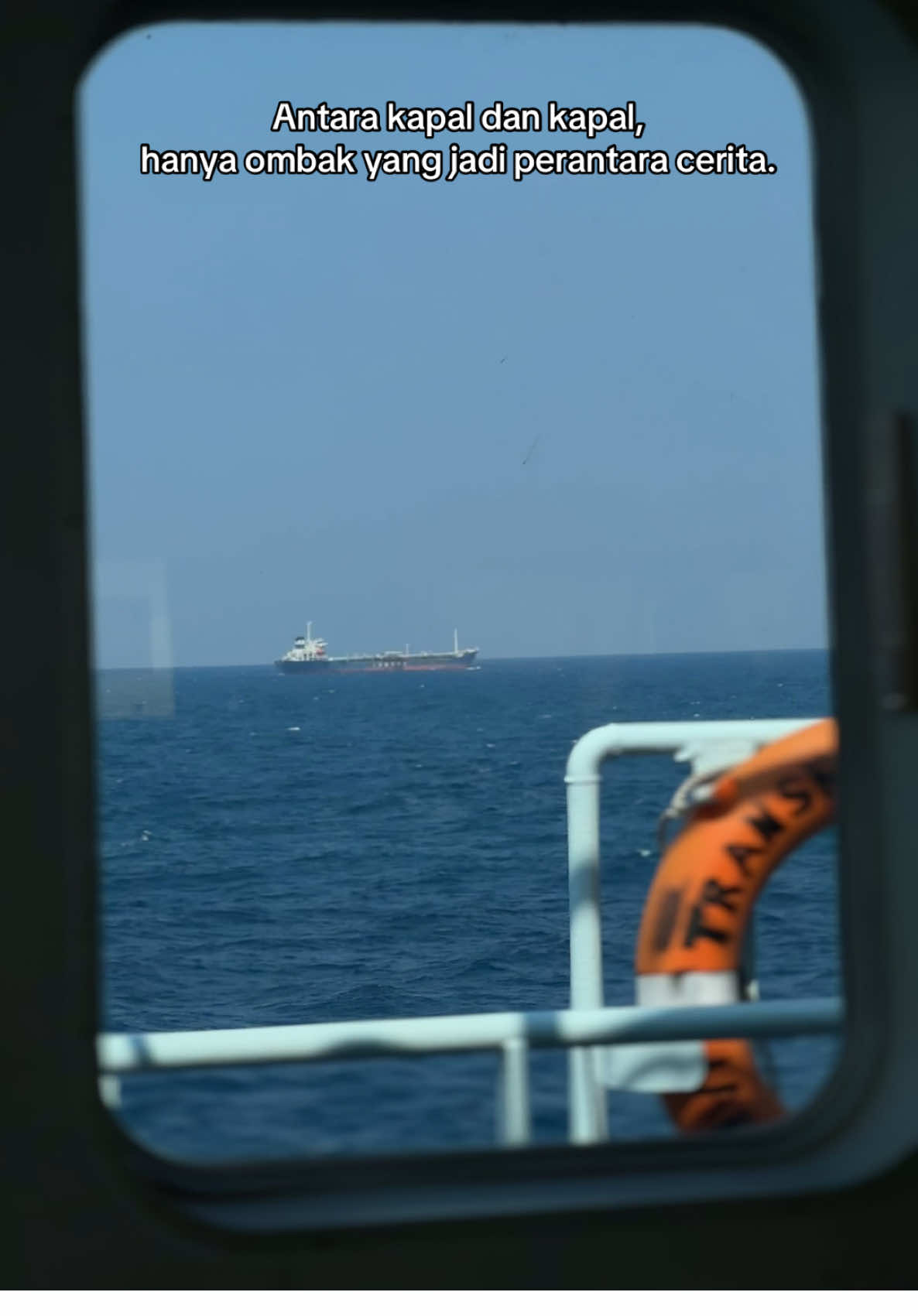 Kapal di kejauhan… mungkin mereka juga memandang balik, bertanya hal yang sama: ‘Kapan pulang? #seafarer #pelaut 