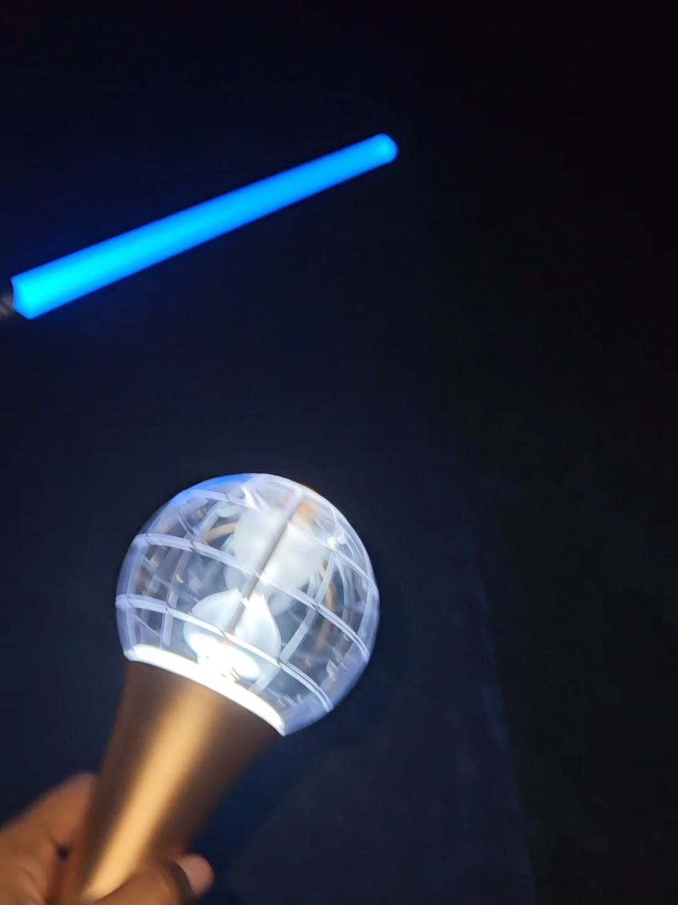 thank God for light sticks!!! #ateez #atiny #atinyateez #kpop #blackkpopstan #Antisocial_xtrovert  #centerpoint 