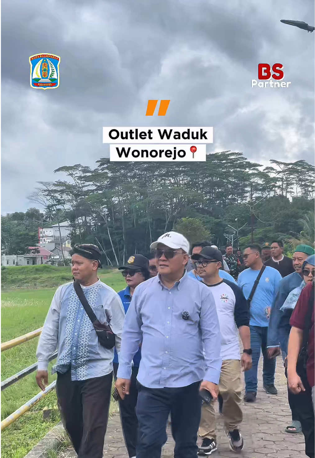 Meninjau Outlet Waduk Wonorejo (19/07) dengan tujuan antisipasi dan  mengurangi risiko banjir di daerah sekitar. Kedepannya akan dilakukan perencanaan untuk perluasan waduk yang nantinya akan disambungkan dari bendali sekitar daerah Wonorejo. 