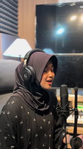 nyoba pake auto tune yg lagi rame niw😀 #tabolabale #xyzabc #meydarahma 
