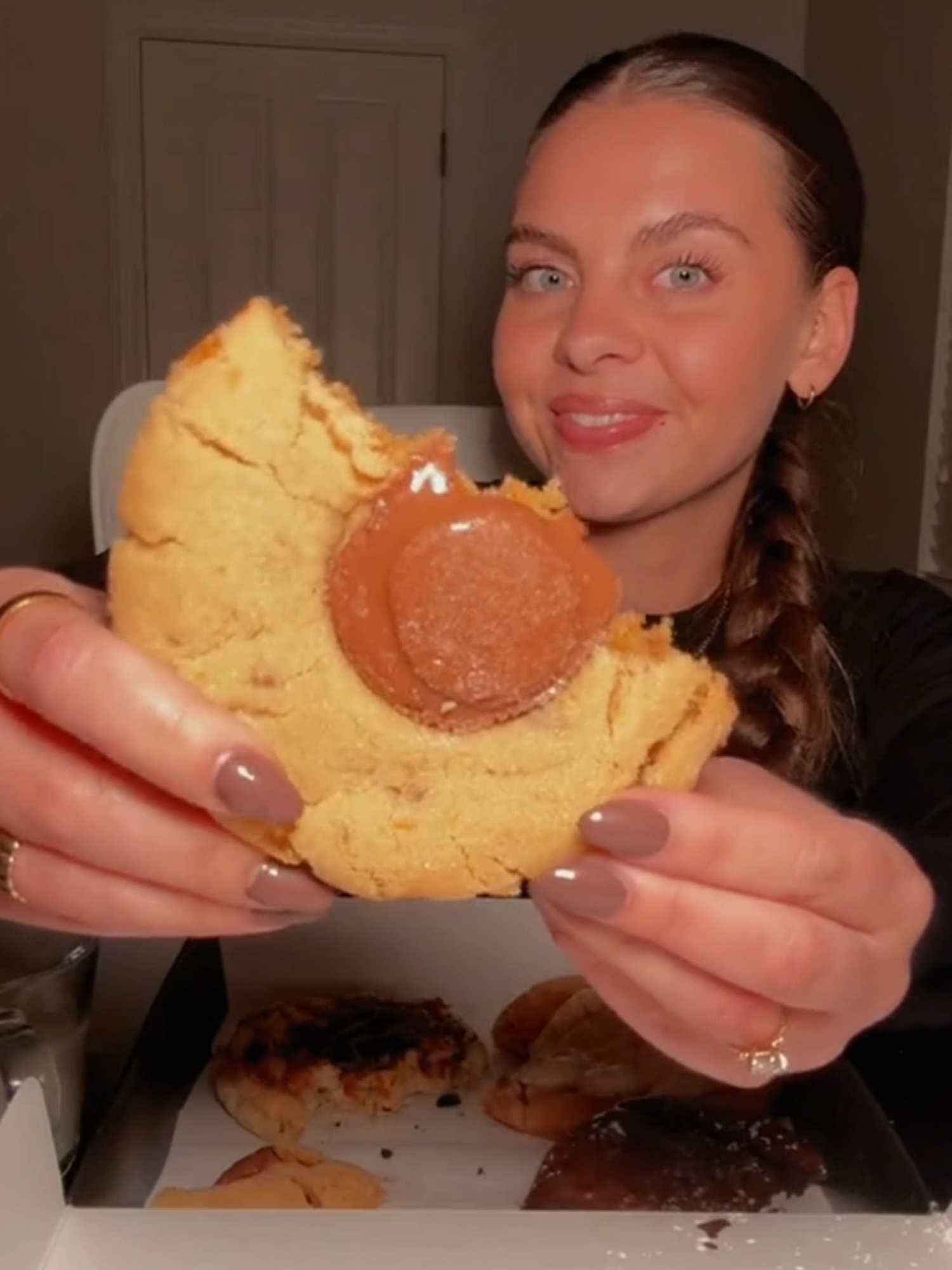No-talking Crave Cookies asmr 🤎🤎🤎🤎🤎 #asmrfood #cravecookies #dessertmukbang #cookiesoftheweek #Foodie #foodiesoftiktok #eatwithme #crunchysounds #eatingsounds #gourmetcookies #lavacookie #eatingsounds #cookiesoftiktok
