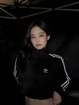 asawa namin to ni Lisa wlng aagaw magagalit aq #jennie #blackpink #fyp #page 