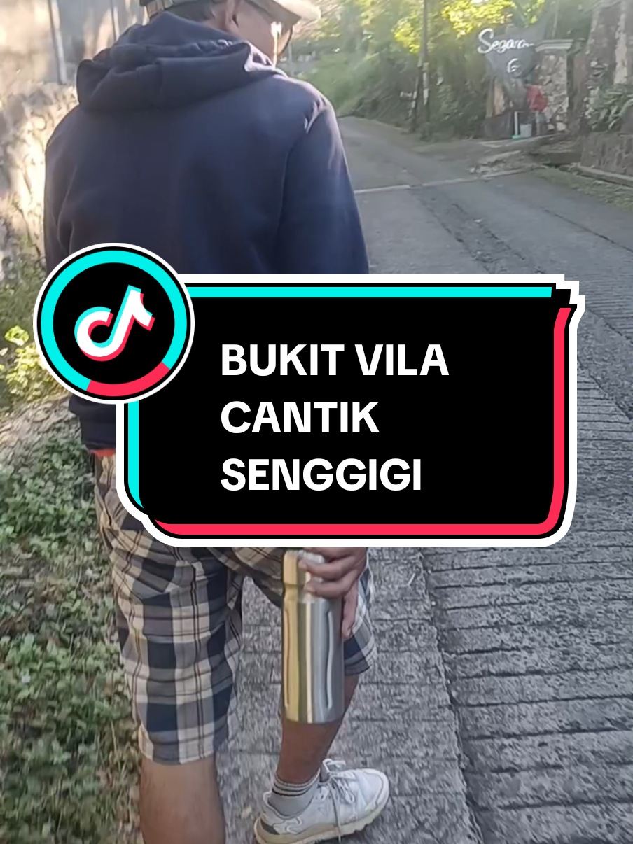 Persiapan mendaki Gunung Rinjani dimulai dengan latihan jalan di Bukit Vila Cantik, Batulayar, Senggigi. Bukit ini menyuguhkan pemandangan luar biasa—deretan vila-vila cantik di lereng, dengan panorama Gunung Agung di sisi barat dan megahnya Gunung Rinjani di sisi timur. Tempat ini sangat cocok sebagai lokasi latihan fisik sebelum pendakian ke Gunung Rinjani. Udara segar, suasana tenang, dan trek menanjak menjadi kombinasi sempurna untuk pemanasan dan pembentukan stamina. #LatihanPendakian #RinjaniTraining #BukitVilaCantik #BatulayarSenggigi #ViewGunungAgung #ViewRinjani #PersiapanRinjani #PendakiIndonesia #WisataLatihan #GunungRinjani #VilaCantikSenggigi #MendakiDenganCinta #OutdoorWorkout #PendakianSehat