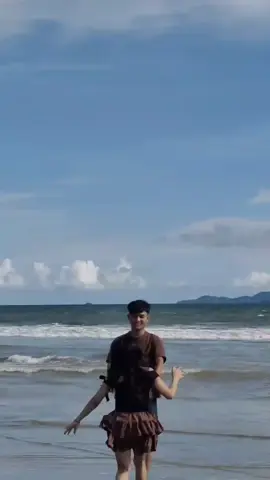 lucuuu😆💘#CapCut #trending #fyp #4u #fyppp #bucin #brunomars #pantai 