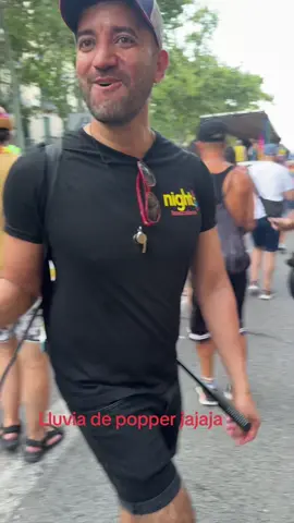 Jajaja estuvo bueno lluvia de popper (era agua )para el calor #popper #lgtb🏳️‍🌈 #barcelona #orggulloLGTBQ 