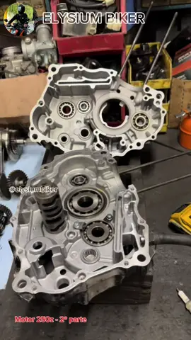 Empezando armar el motor de la 250z 👨🏻‍🔧 #flypシ #paratii #motos #moto #bike #mecanica 