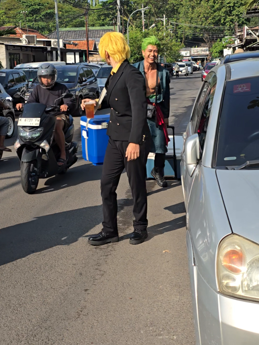 we need money sanji @gelardino99 #zoro #sanji #onepiece #cosplay #zosan 