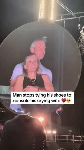 So cute!! 🥺🥺 a real man #andybyron #coldplayconcert #astronomer #affair 