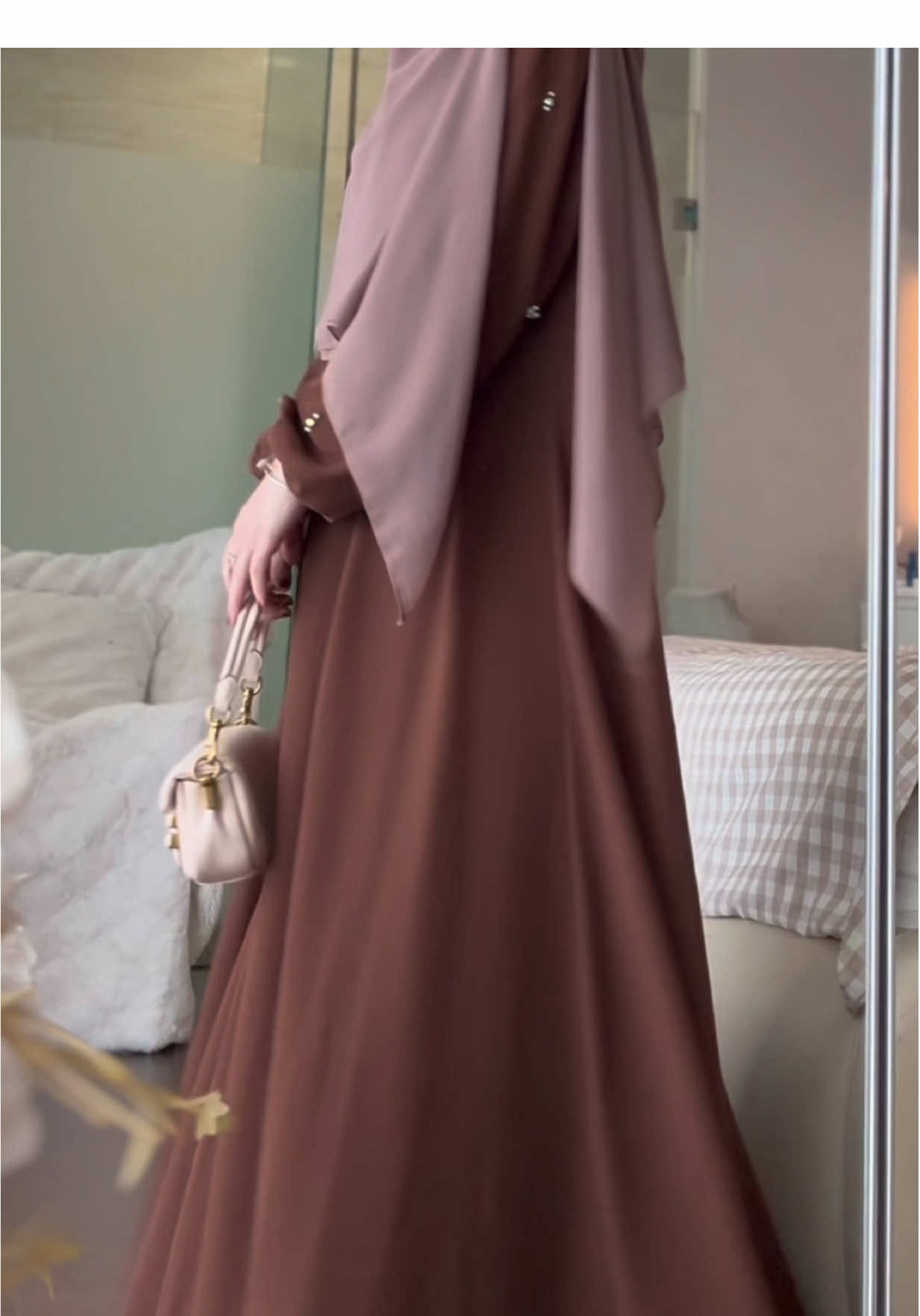 Rekomendasi outfit kondangan atau wisuda kamu bisa pake calta dress payet cantik ini 😍🙏🏻